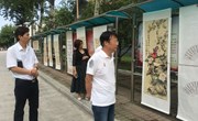 学院领导参观指导师生书画作品展